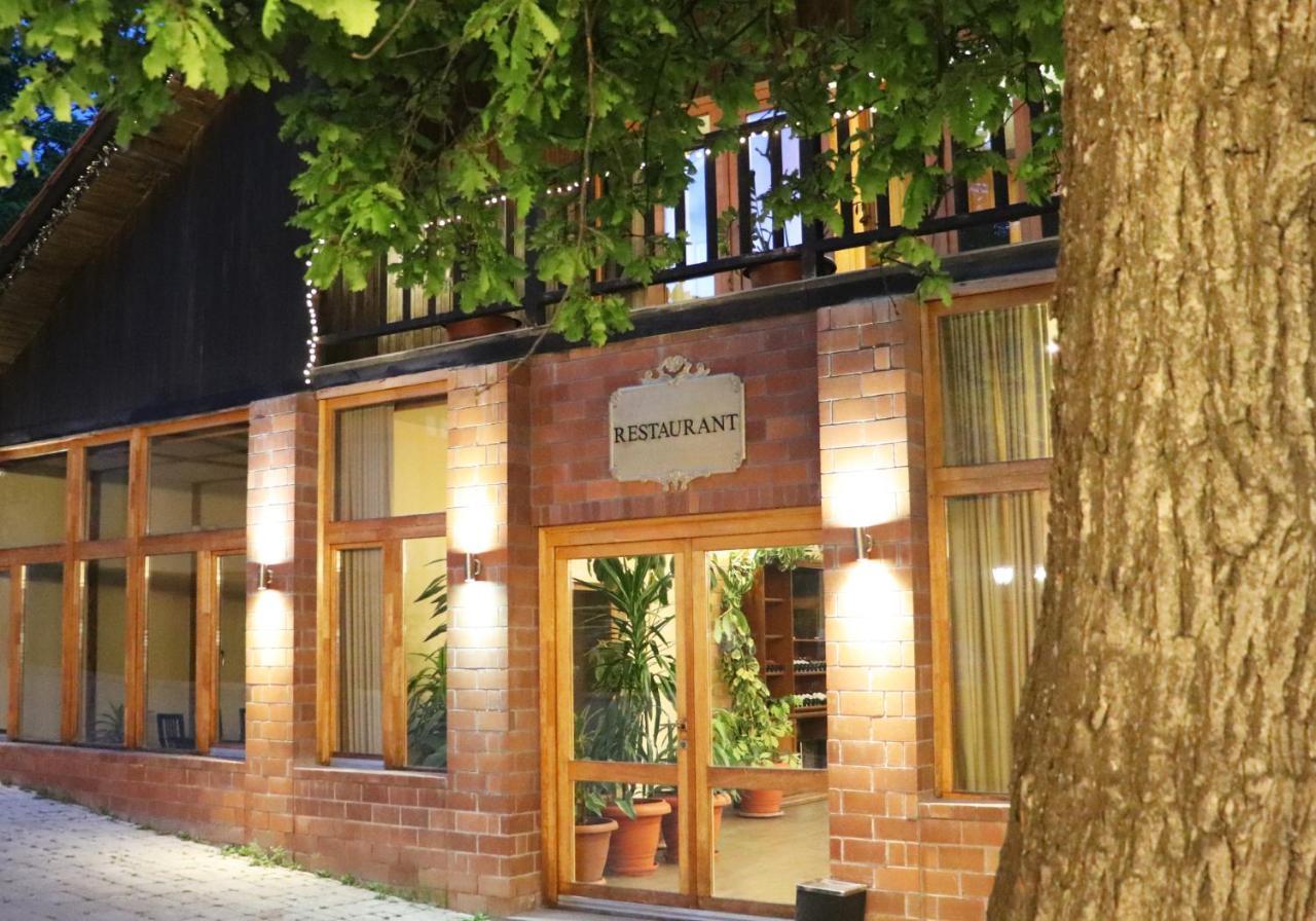 Splendor Resort And Restaurant 차그카조르 외부 사진